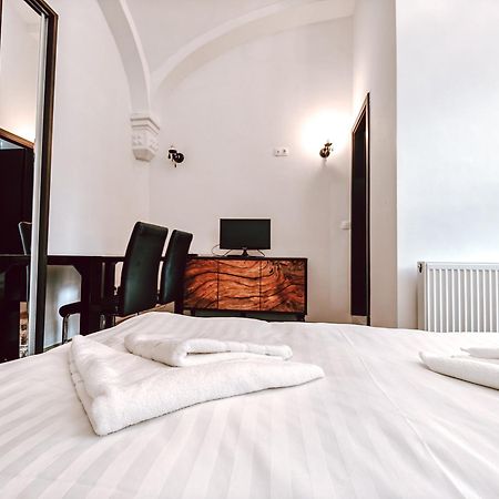 Berindei Studio - City Center - Private Parking Cluj-Napoca Extérieur photo