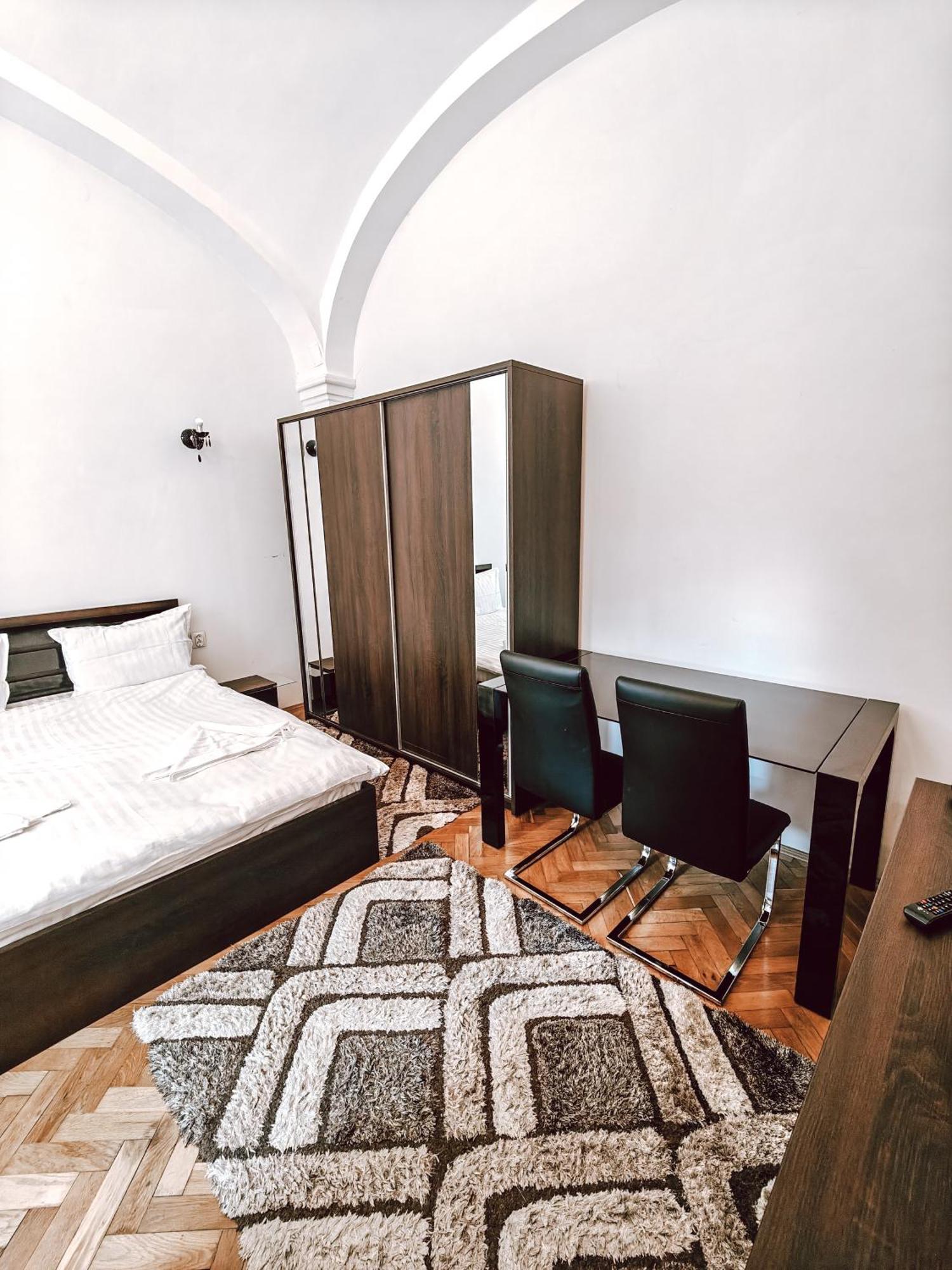 Berindei Studio - City Center - Private Parking Cluj-Napoca Extérieur photo