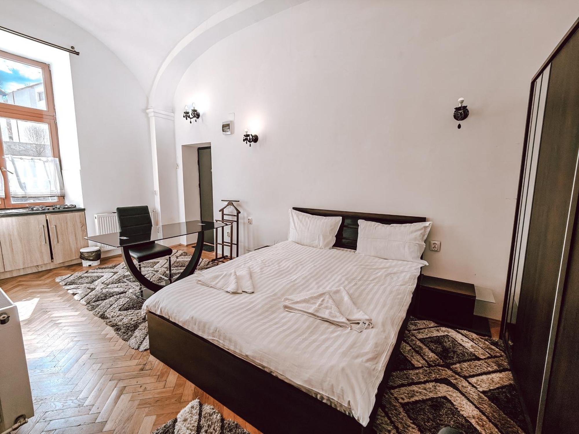 Berindei Studio - City Center - Private Parking Cluj-Napoca Extérieur photo