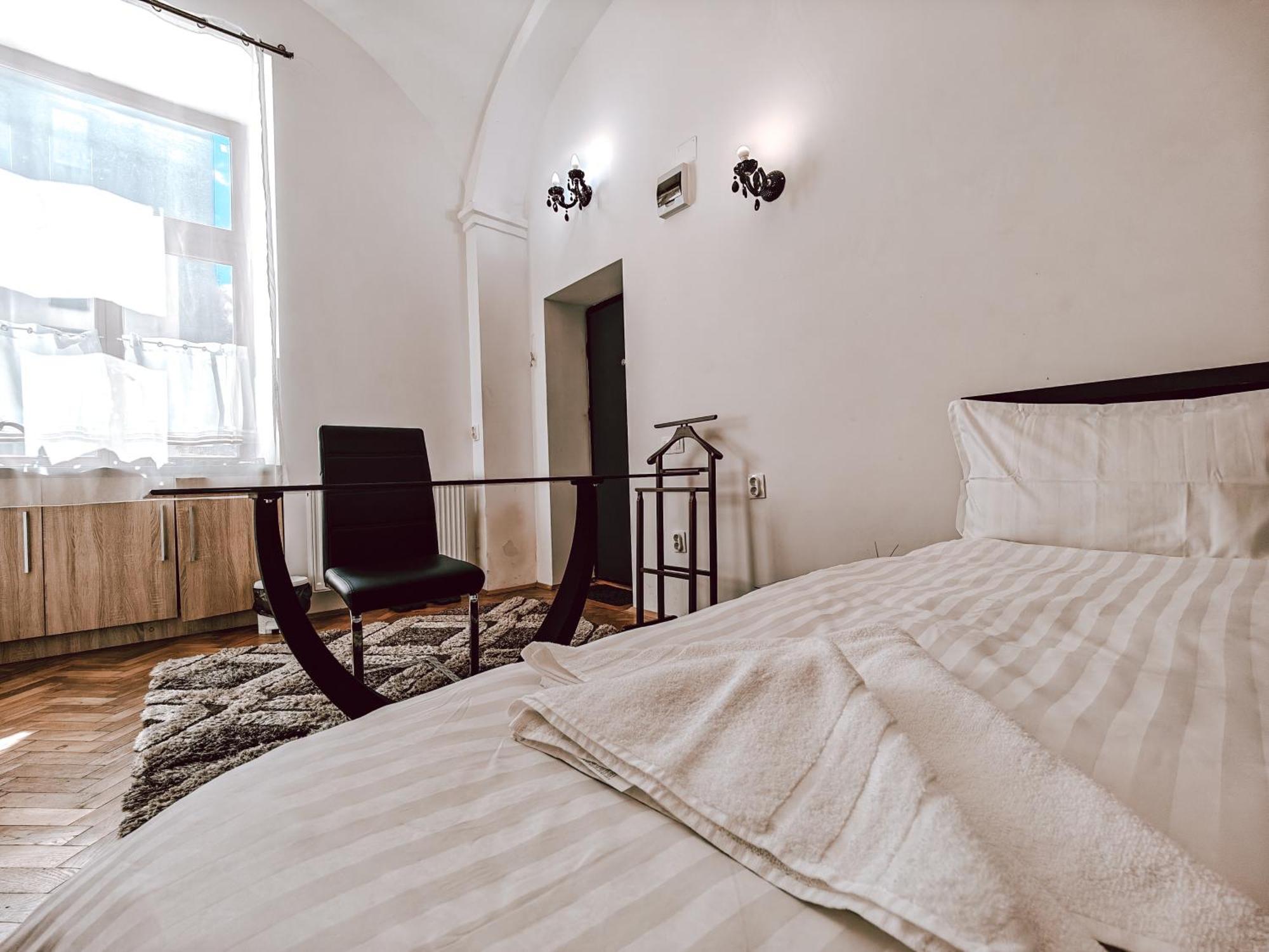 Berindei Studio - City Center - Private Parking Cluj-Napoca Extérieur photo