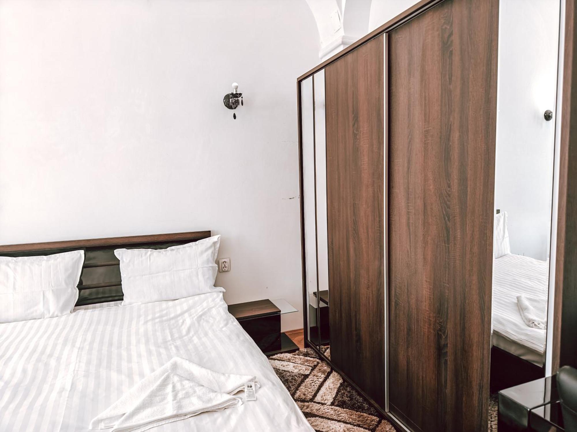 Berindei Studio - City Center - Private Parking Cluj-Napoca Extérieur photo