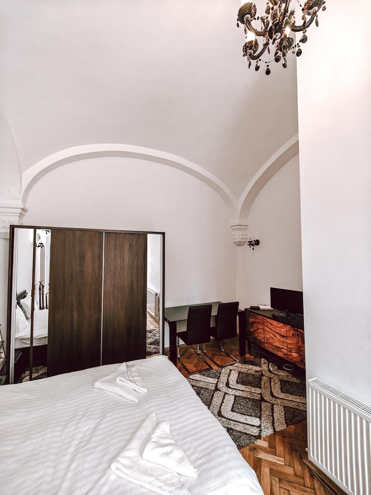 Berindei Studio - City Center - Private Parking Cluj-Napoca Extérieur photo