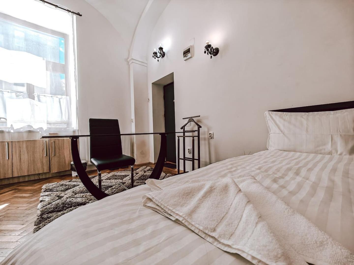 Berindei Studio - City Center - Private Parking Cluj-Napoca Extérieur photo