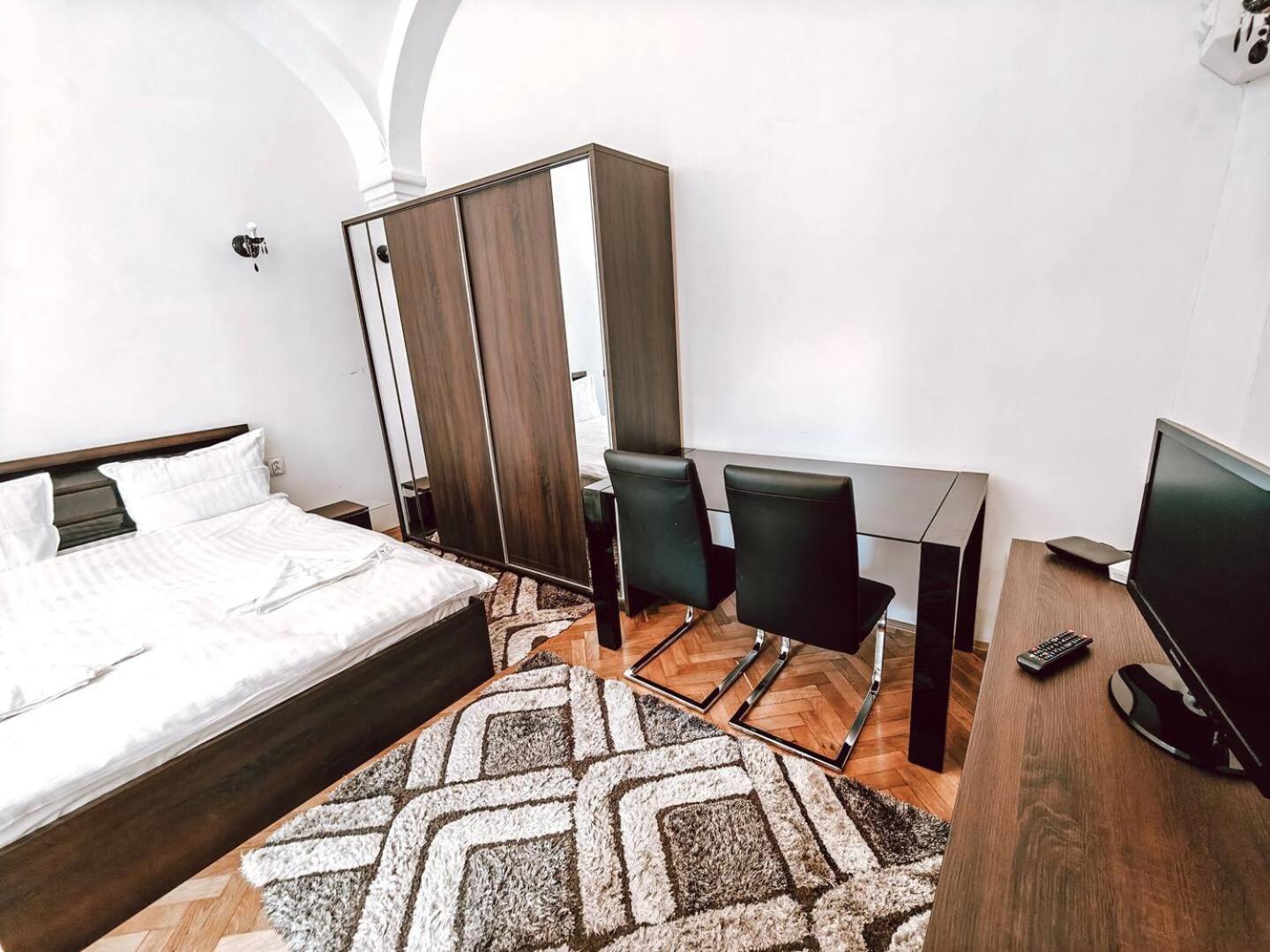 Berindei Studio - City Center - Private Parking Cluj-Napoca Extérieur photo