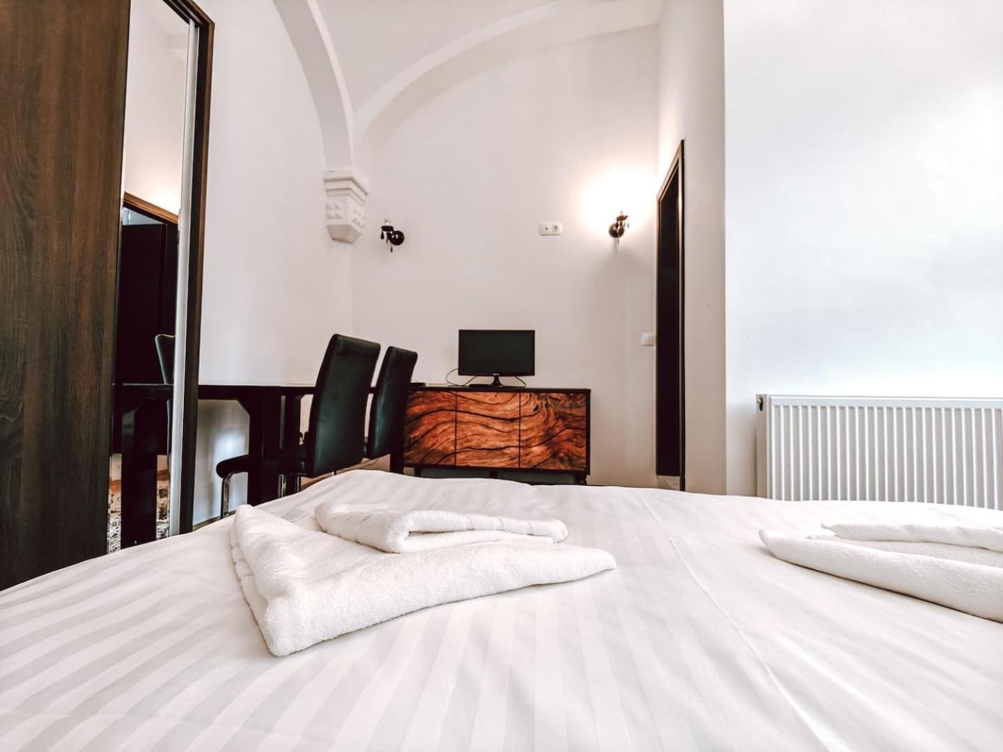 Berindei Studio - City Center - Private Parking Cluj-Napoca Extérieur photo